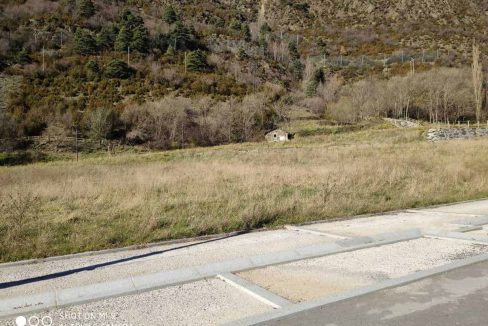 venta parcela urbanizable de 2.529 m2 en futura zona residencial carretera de Encamp. Versus andorra inversiones inmobiliarias