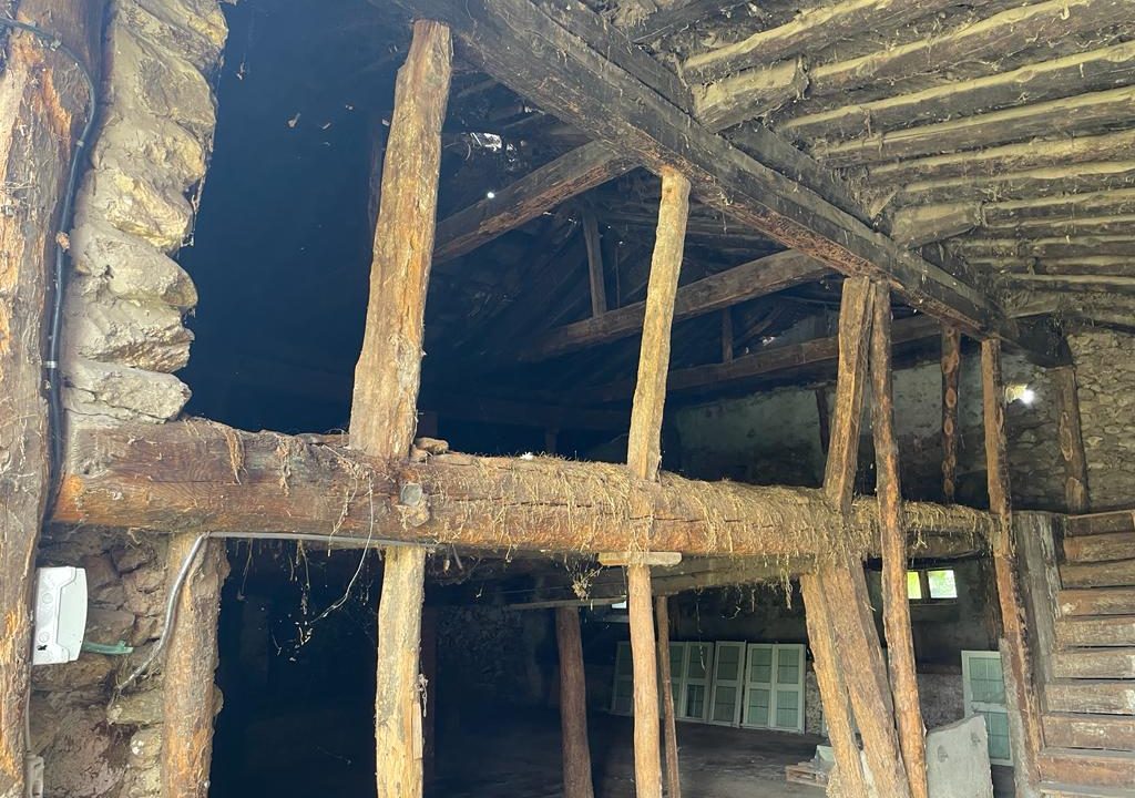 Comprar antiguo pajar en Pinilla del Valle-1