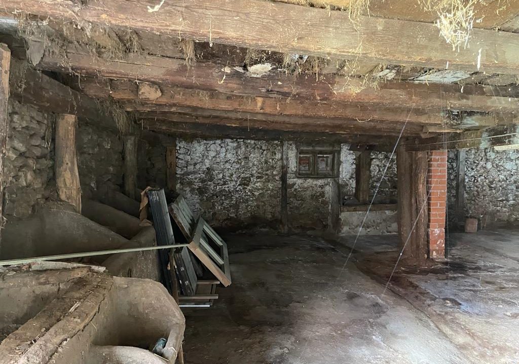 Comprar antiguo pajar en Pinilla del Valle-2